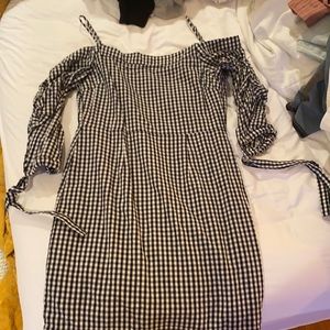 really really cute dress and off the shoulder. worn once